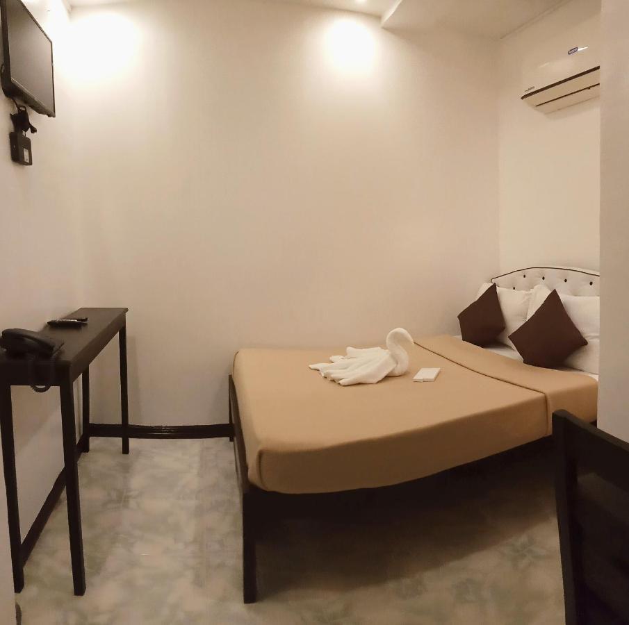 宿务艾麦克斯旅馆 曼达维市 外观 照片